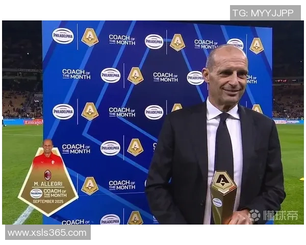 足球明星荣耀时刻握紧奖杯展现辉煌成就与激情瞬间 足球明星荣耀时刻握紧奖杯展现辉煌成就与激情瞬间